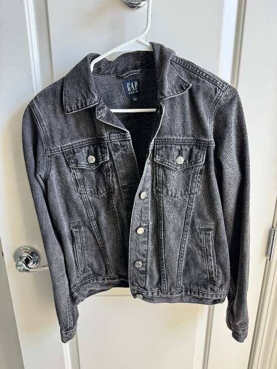 Gap black wash denim jacket – size M - Picture 2 of 5